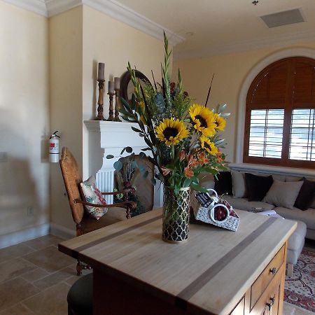 Thorn Hill Vineyards Villa Suites Clearlake Riviera Exterior photo