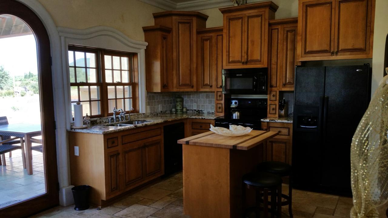 Thorn Hill Vineyards Villa Suites Clearlake Riviera Exterior photo